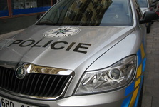 Opilec s nožem chtěl vykrást benzínku v Třebíči. Obsluha ho vyhnala mopem