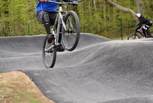Nová atrakce pro děti na Třebíčsku. Čáslavice mají pumptrackovou dráhu